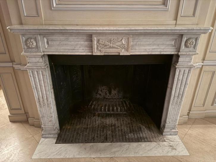 Cheminée en marbre style Louis XVI À démonter sur place, Huis en Inrichting, Haarden, Gebruikt, Houthaard, Ophalen