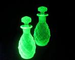 2 antieke vaseline uranium glas parfumflessen, Baccarat?, Verzenden