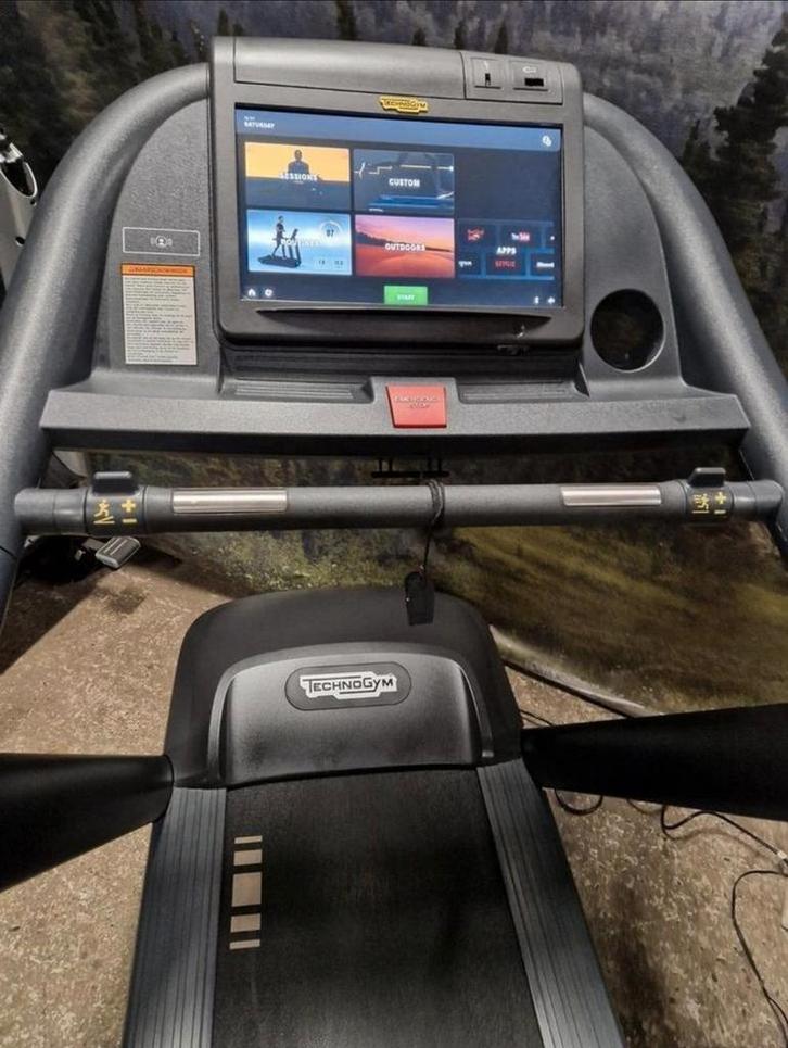 Technogym Run 600 loopband met nieuwste live software, Sport en Fitness, Fitnessmaterialen, Zo goed als nieuw, Ophalen of Verzenden