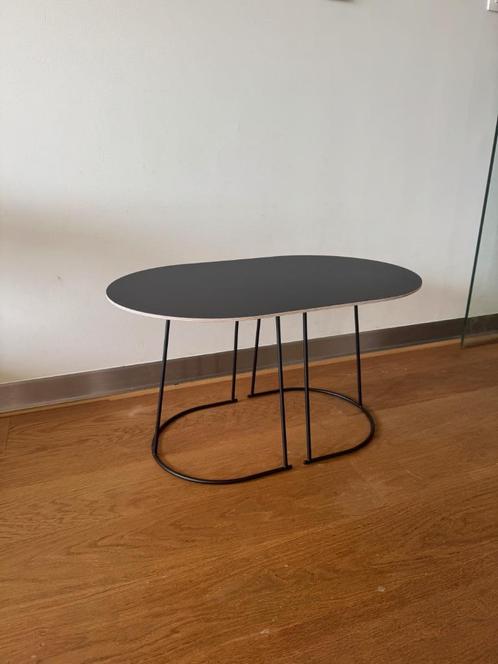 Muuto Airy kleine salontafel - zwart, Huis en Inrichting, Tafels | Salontafels, Nieuw, Minder dan 50 cm, Minder dan 50 cm, 50 tot 100 cm