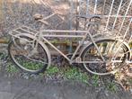 Fiets van tijdens de 2 de wereldoorlog voor opmaak, Ophalen