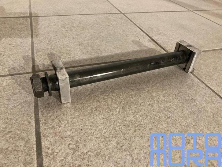 Achter as Yamaha R1 2004 - 2006 RN12 YZF-R1 achteras achterw, Motoren, Onderdelen | Yamaha, Gebruikt, Ophalen of Verzenden