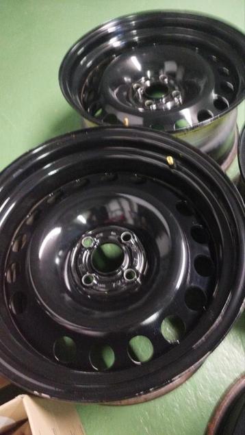 Jantes Tôle élargie 16" 4x100 disponible aux enchères