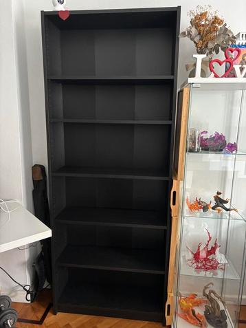 Zwarte IKEA Billy boekenkast — Zeer goede staat — Onderhande beschikbaar voor biedingen