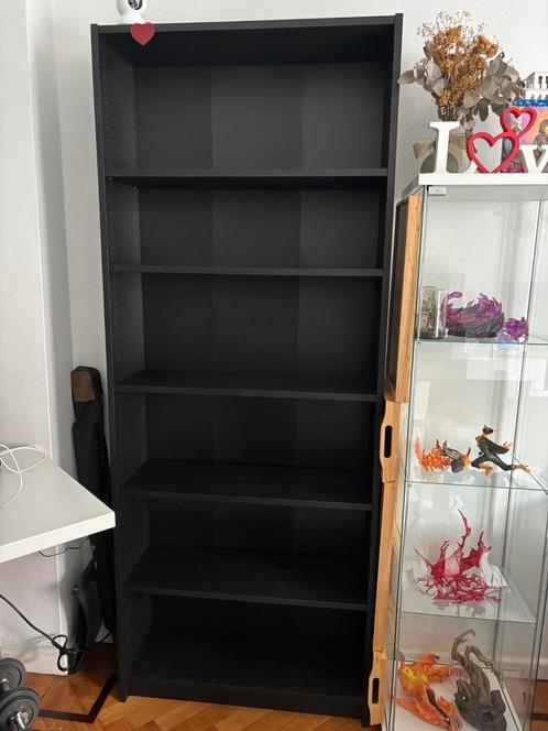 Zwarte IKEA Billy boekenkast — Zeer goede staat — Onderhande, Huis en Inrichting, Kasten | Boekenkasten, Zo goed als nieuw, Ophalen