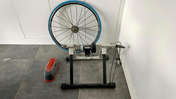 Tacx Fietstrainer met accessoires, Fietsen en Brommers, Fietsaccessoires | Fietsenrekken, Zo goed als nieuw, Ophalen