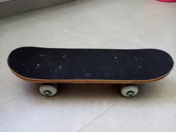 houten kinder skateboard beschikbaar voor biedingen
