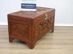 Chinese Kamferhouten Kist met Houtsnijwerk, Antiek en Kunst