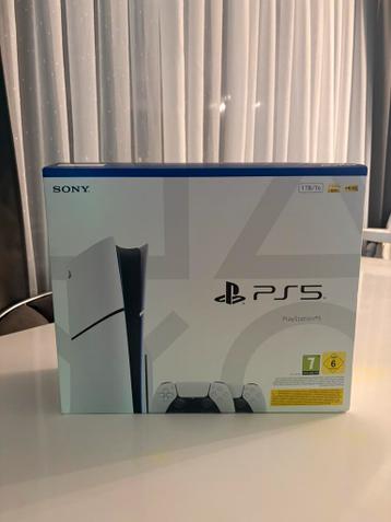 PlayStation 5, 1 TB met diskdrive en twee controllers