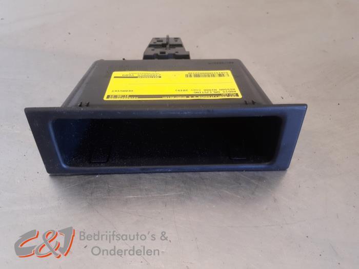 Radio omlijsting van een Nissan NV400, Auto-onderdelen, Dashboard en Schakelaars, Nissan, Gebruikt, 3 maanden garantie, Ophalen of Verzenden