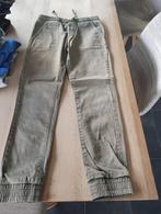 Kakigroene broek maat 140-148 (10-11 jaar), Kinderen en Baby's, Kinderkleding | Maat 140, Ophalen, Zo goed als nieuw, Jongen, Broek