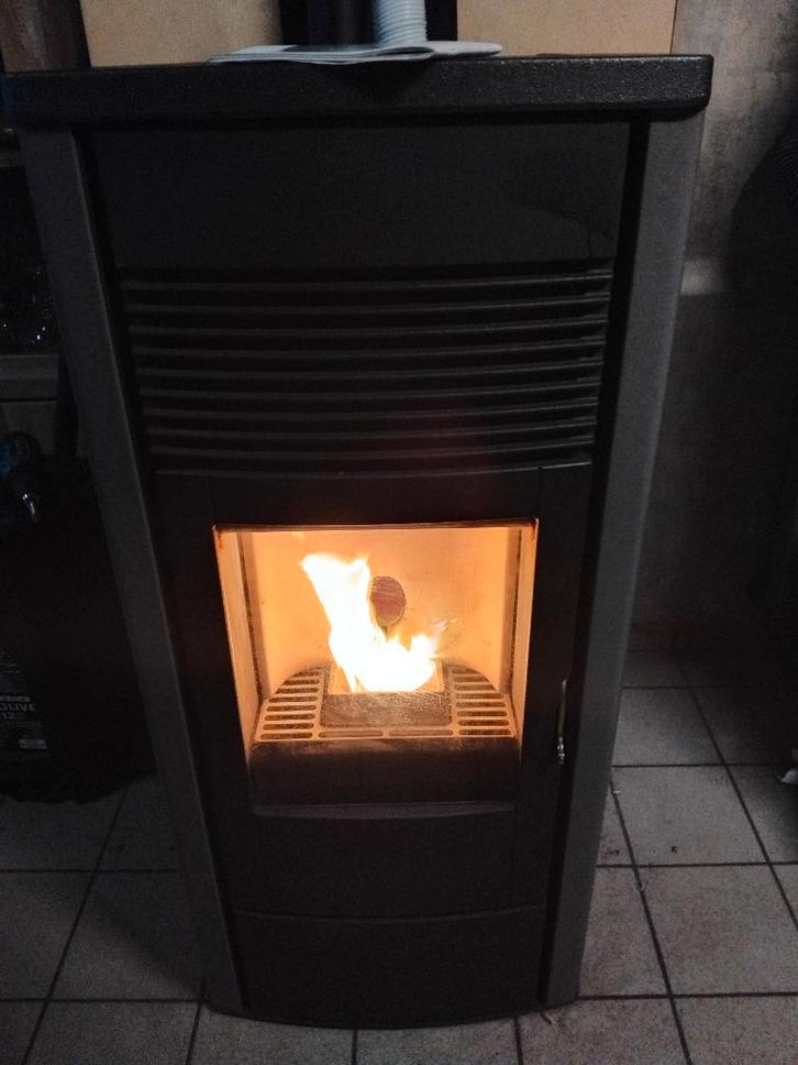 Poêle à granulés MCZ ego /star comfort air 8 kw, Maison & Meubles, Poêles, Comme neuf, Autoportant, Poêle à granulés, Autres carburants