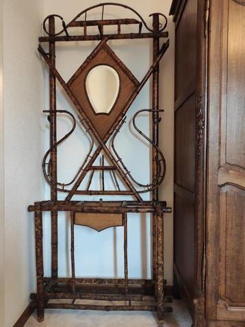 Ravissant vestiaire porte manteaux en bambou et miroir beschikbaar voor biedingen