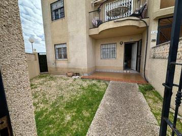Benedenwoning bij de zoutmeren in Torrevieja beschikbaar voor biedingen