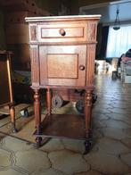 Klassiek nachtkasje met marmer blad op wieletjes, Ophalen