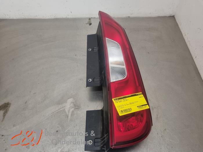 Achterlicht rechts van een Fiat Doblo, Auto-onderdelen, Verlichting, Fiat, Gebruikt, 3 maanden garantie, Ophalen of Verzenden