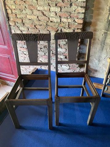 Oude, eiken stoelframes voor DIY projectje beschikbaar voor biedingen