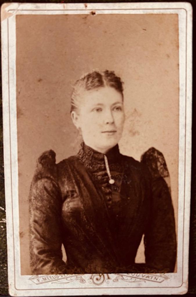 Houtskoolfoto van Joanna de Keersmaeker 1864-?, Antiek en Kunst, Kunst | Tekeningen en Fotografie, Ophalen of Verzenden