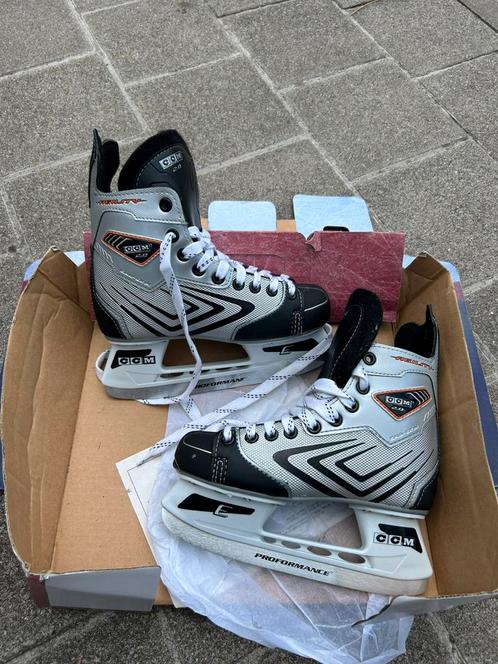 CCM ijshockeyschaatsen maat 35 – bijna nieuw, Sport en Fitness, IJshockey, Zo goed als nieuw, Schaatsen, Ophalen