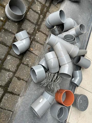 Bochten riolering verschillende maten 60-80-90, Doe-het-zelf en Bouw, Ophalen, Zo goed als nieuw, Bochten