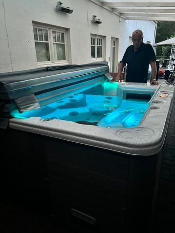  VERKOCHT! Jacuzzi Canadian Spa beschikbaar voor biedingen