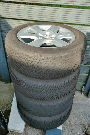 4 pneus hiver avec jantes alu – 225/55 R17 beschikbaar voor biedingen