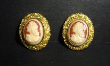 Boucles d'oreilles clips vintage authentiques avec camée / c, Enlèvement ou Envoi, Utilisé