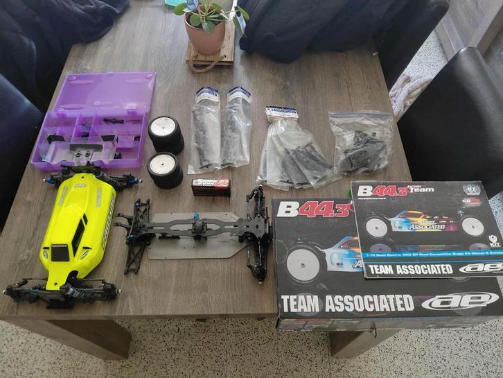 1/10 rijklare buggy associated B44.3 + reserve chassis, Hobby & Loisirs créatifs, Modélisme | Radiocommandé & Téléguidé | Voitures
