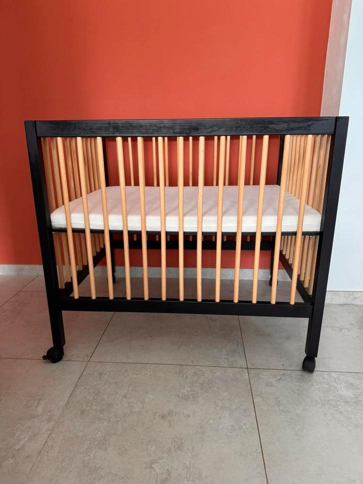 Parc en bois avec roulettes + Matelas, Kinderen en Baby's, Babyparken, Zo goed als nieuw, Rechthoekig, In hoogte verstelbaar, Boxkleed