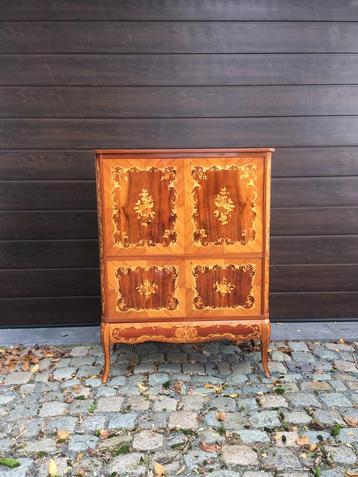 antieke Louis XV tv kast  beschikbaar voor biedingen