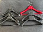 6 kostuum kleerhangers gratis, Ophalen, Zo goed als nieuw