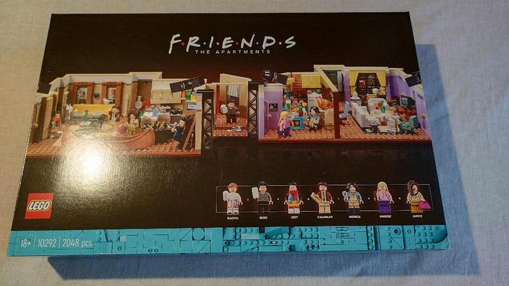 Lego 10292 – De appartementen uit Friends + gratis 854122, Kinderen en Baby's, Speelgoed | Duplo en Lego, Nieuw, Lego, Complete set
