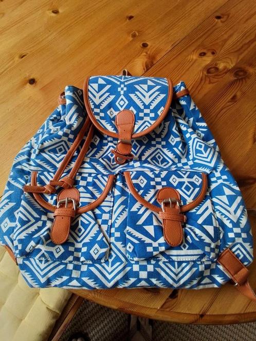 Rugzakje - blauw/wit met bruine riempjes, Handtassen en Accessoires, Tassen | Rugtassen, Nieuw, Overige merken, 25 tot 40 cm, 30 tot 45 cm