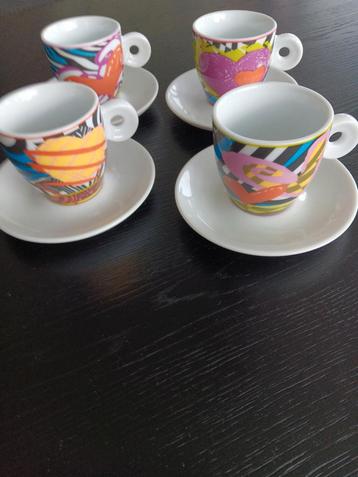 Koffietas yong beschikbaar voor biedingen