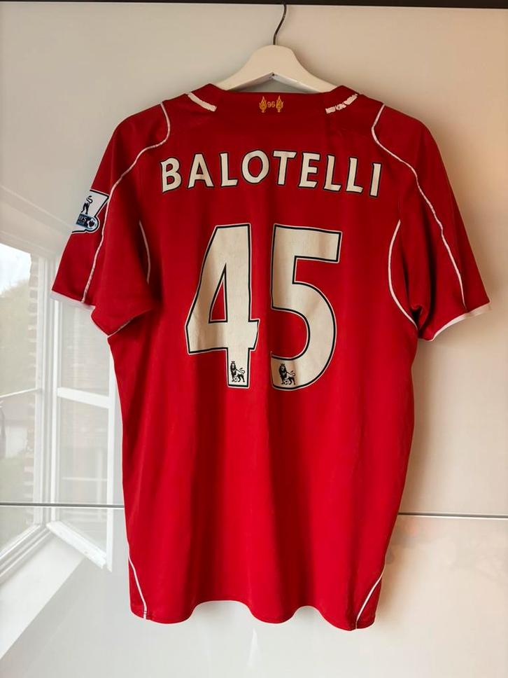 Voetbalshirt Liverpool - Balotelli, Sport en Fitness, Voetbal, Zo goed als nieuw, Shirt, Maat M, Ophalen of Verzenden