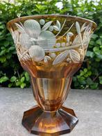 BRUINE VINTAGE VAAS IN GESLEPEN BOHEEMS GLAS. BIEDERMEIER, Antiek en Kunst, Ophalen of Verzenden