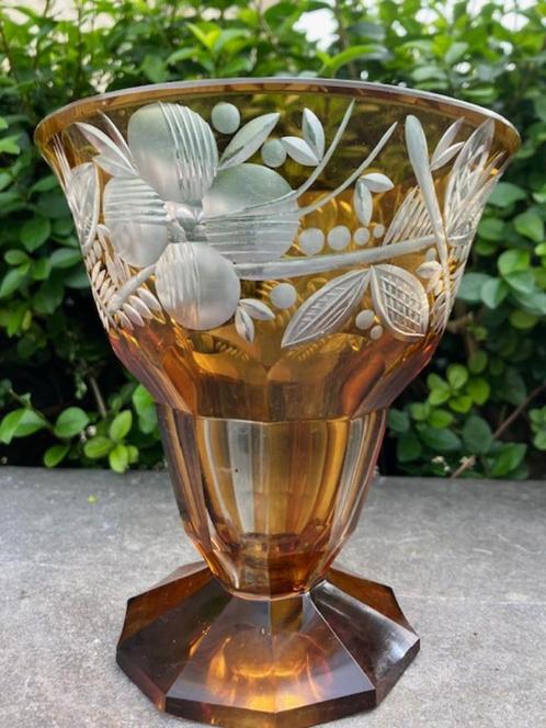 BRUINE VINTAGE VAAS IN GESLEPEN BOHEEMS GLAS. BIEDERMEIER, Antiek en Kunst, Antiek | Glaswerk en Kristal, Ophalen of Verzenden
