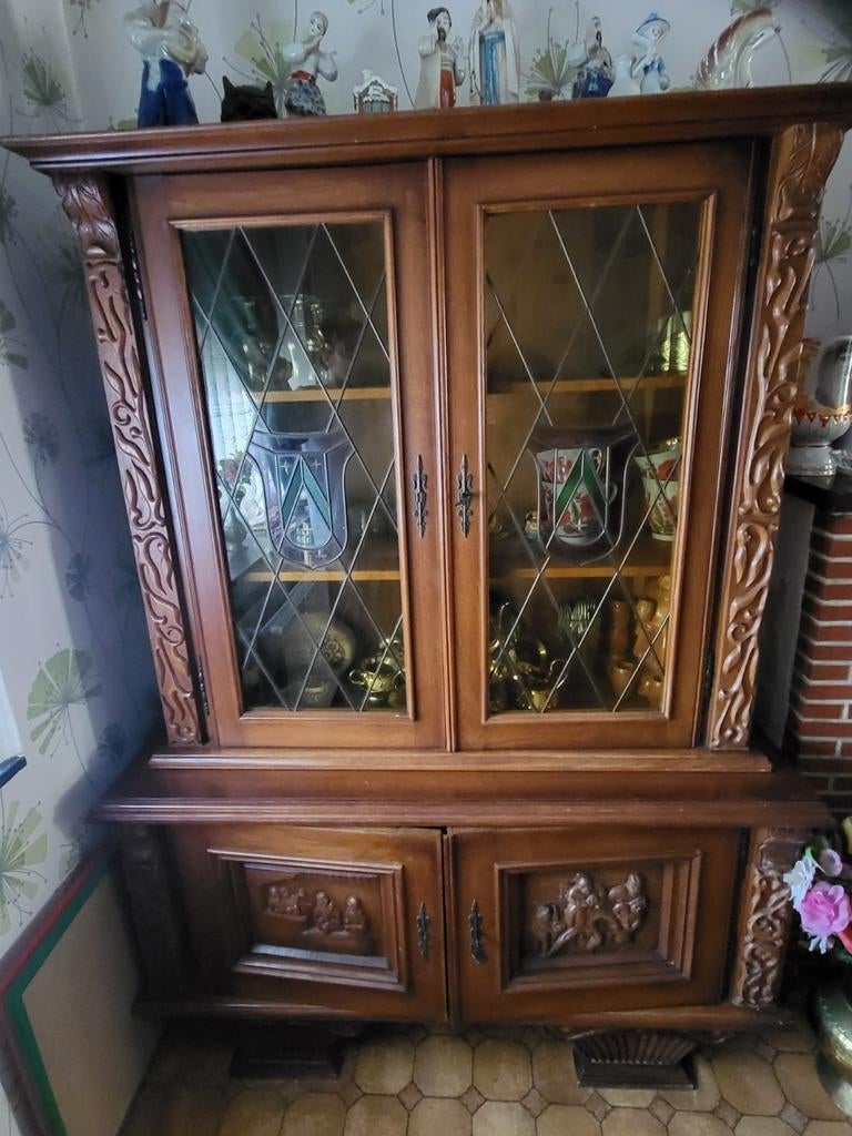 Vieux meuble plus canapé et fauteuil, Ophalen