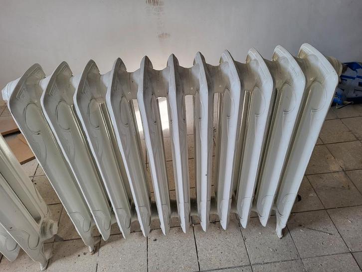Radiateur en fonte, Doe-het-zelf en Bouw, Verwarming en Radiatoren, Zo goed als nieuw, Radiator, Ophalen