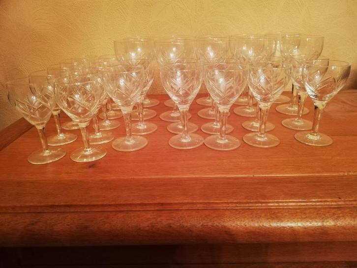 Service: geslepen kristallen glazen, spijkers, vierkantjes, Antiek en Kunst, Antiek | Glaswerk en Kristal, Ophalen