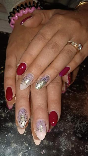 Mooi verzorgde gelnagels! beschikbaar voor biedingen