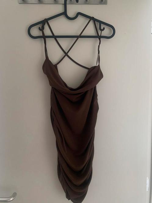 Bruine strakke jurk zara, Kleding | Dames, Jurken, Nieuw, Maat 36 (S), Bruin, Boven de knie, Ophalen of Verzenden