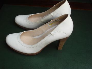 Nieuwe Linea Loresi witte pumps, dames. mt 36  beschikbaar voor biedingen