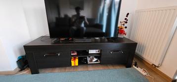 TV-tafel  beschikbaar voor biedingen