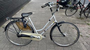 Damesfiets beschikbaar voor biedingen