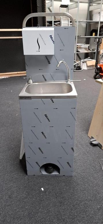 Mobiele wastafel zo goed als nieuw beschikbaar voor biedingen