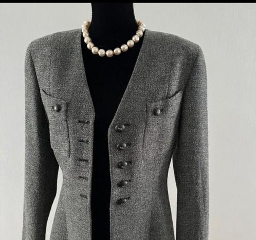 Gilet Karl Lagerfield, ajusté, taille 36, en parfait état., Vêtements | Femmes, Vestes & Costumes, Neuf, Taille 36 (S), Enlèvement ou Envoi