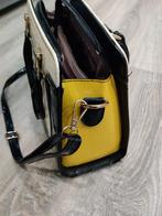 Witte handtas met gele zij vlakken, Handtassen en Accessoires, Tassen | Damestassen, Handtas, Ophalen of Verzenden, Zo goed als nieuw