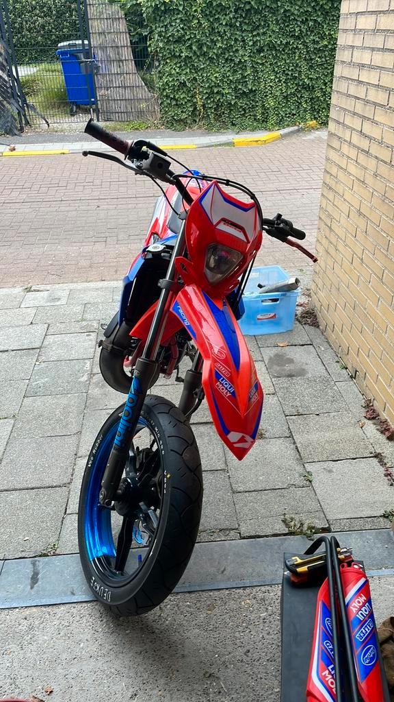 Beta rr 50 met motard voorvork, Fietsen en Brommers, Brommeronderdelen | Scooters, Zo goed als nieuw, Beta, Uitlaat, Ophalen