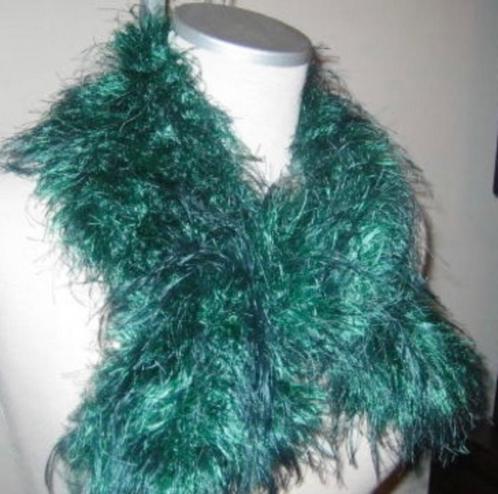 Groene zachte langharige sjaal/ Nieuw, Kleding | Dames, Mutsen, Sjaals en Handschoenen, Nieuw, Sjaal, Ophalen of Verzenden